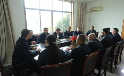 Производственное совещание В Месяц