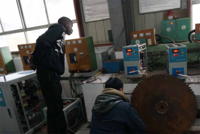 machine.jpg индукционная пайка machine.JPG